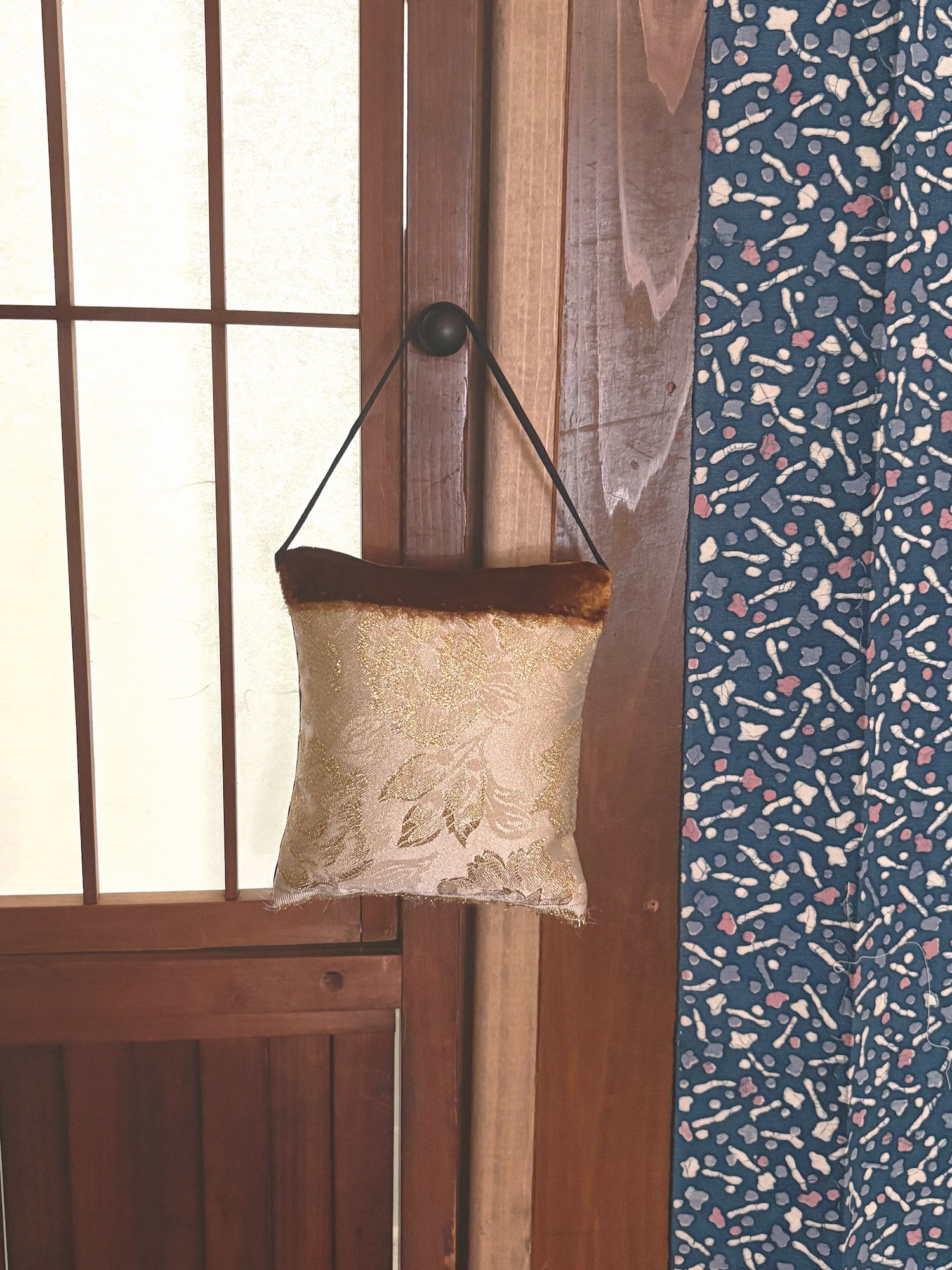 n09 — Doorknob