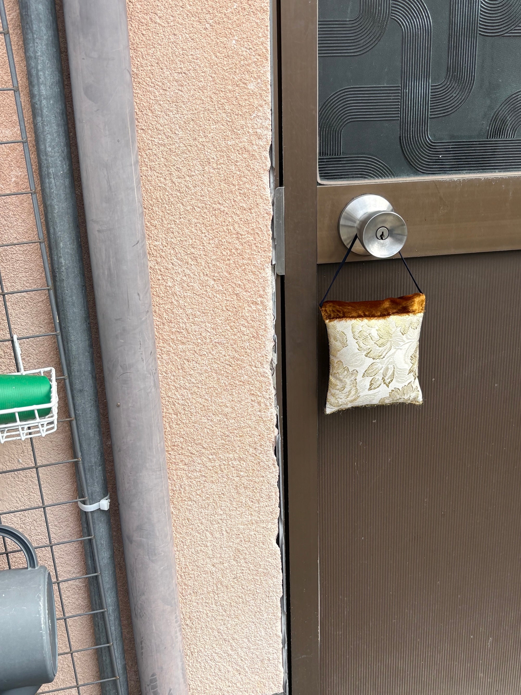n09 — Doorknob