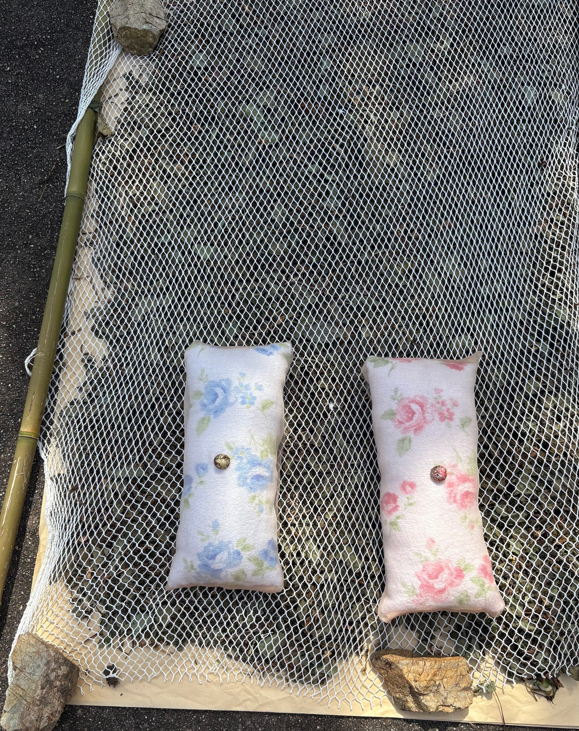n07 — Pink Towel, Blue Towel
