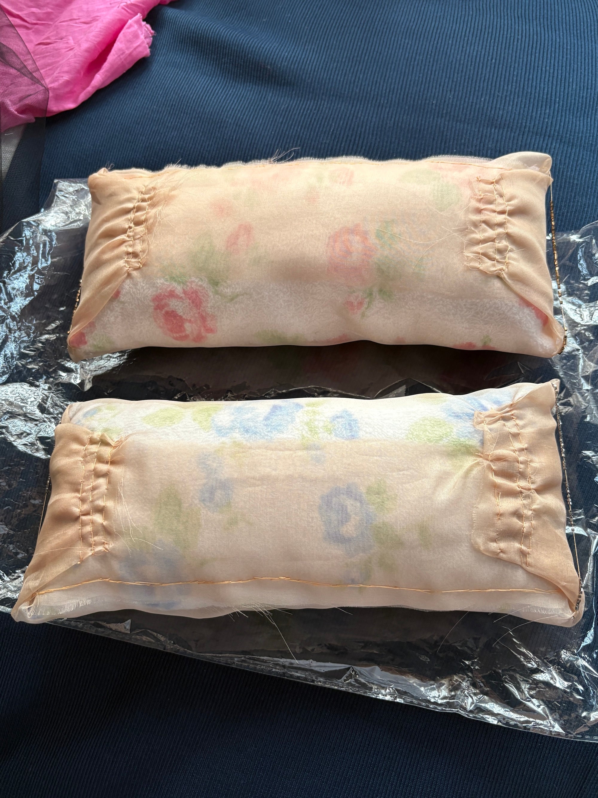 n07 — Pink Towel, Blue Towel
